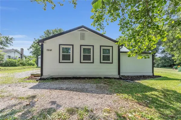 7514 NW Hampton RD, Parkville, MO 64152