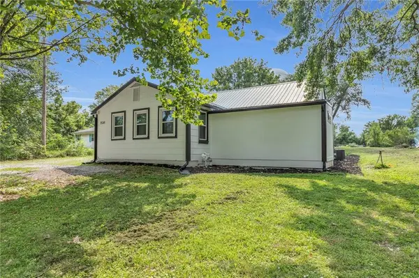 7514 NW Hampton RD, Parkville, MO 64152