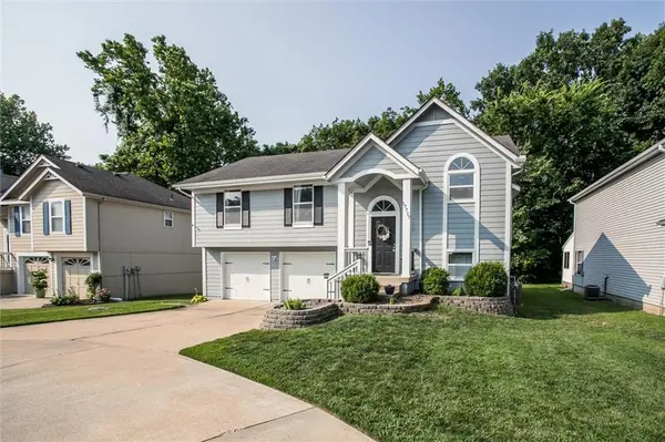 17717 Hidden Valley RD, Independence, MO 64057