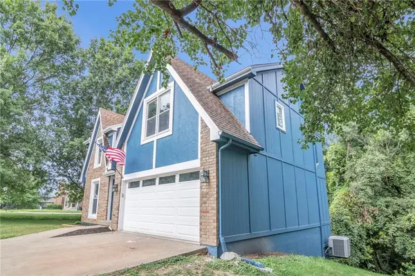6502 NW Sioux DR, Parkville, MO 64152