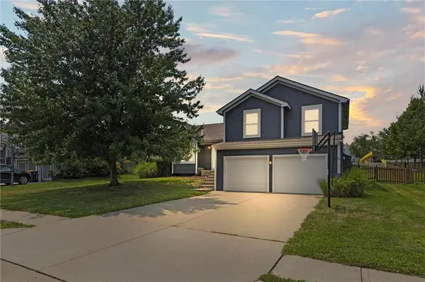 10614 N MARSH AVE, Kansas City, MO 64157