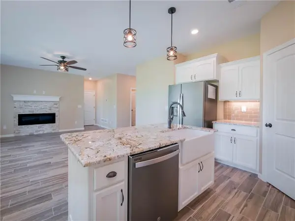 1300 NE Redwood LN, Oak Grove, MO 64075