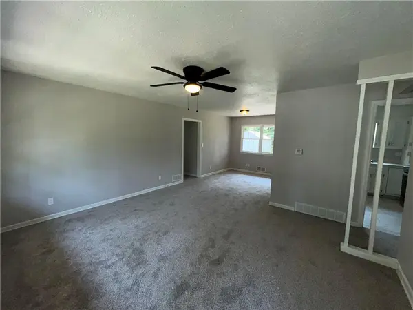 8955 E 54th ST, Raytown, MO 64133