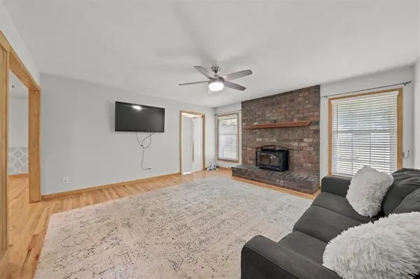 828 NW 12th ST, Blue Springs, MO 64015