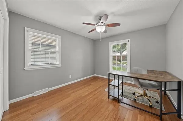828 NW 12th ST Blue Springs, MO 64015