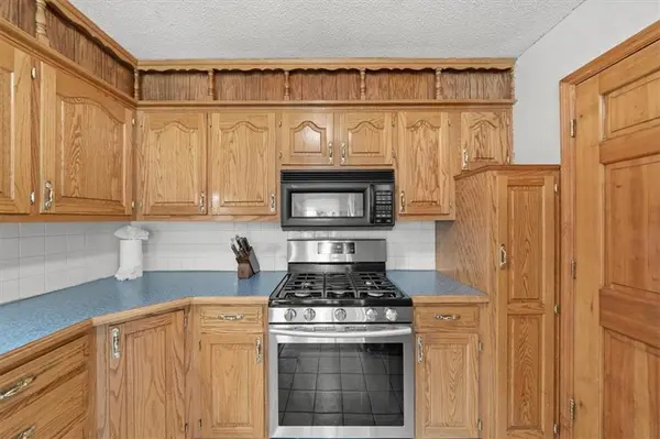 828 NW 12th ST Blue Springs, MO 64015