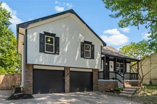 516 Broadway ST, Grain Valley, MO 64029