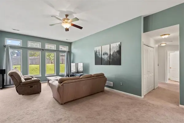 719 Burlington LN, Warrensburg, MO 64093
