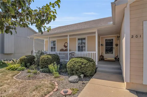 201 Mary WAY, Belton, MO 64012