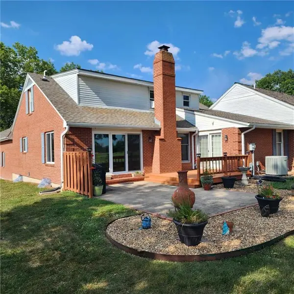 1004 E Palmer PL,  Clinton,  MO 65325