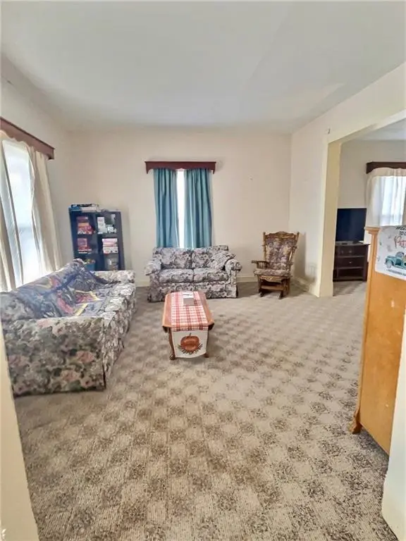 402 E 5th ST, Cherryvale, KS 67335
