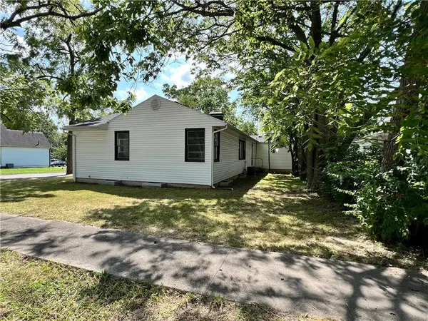 407 E Newton ST, Eldon, MO 65026