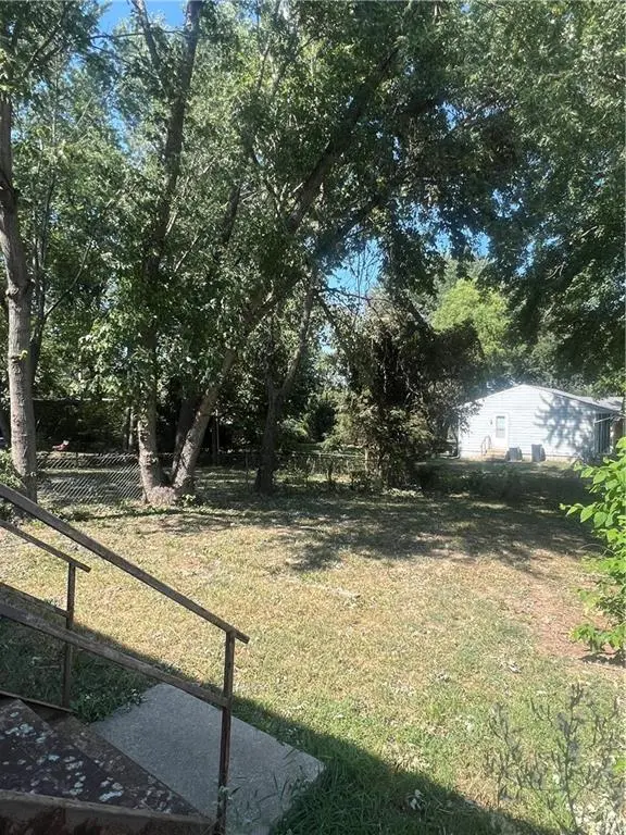 1301 N Arrowhead RDG, Independence, MO 64056