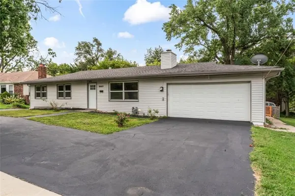 9805 W 89th ST, Overland Park, KS 66212