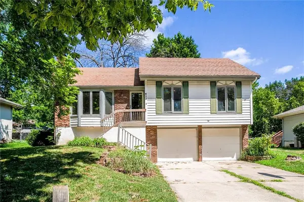 513 SE Sherri LN, Blue Springs, MO 64014