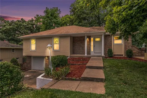 6824 NW Pleasant View DR, Kansas City, MO 64152