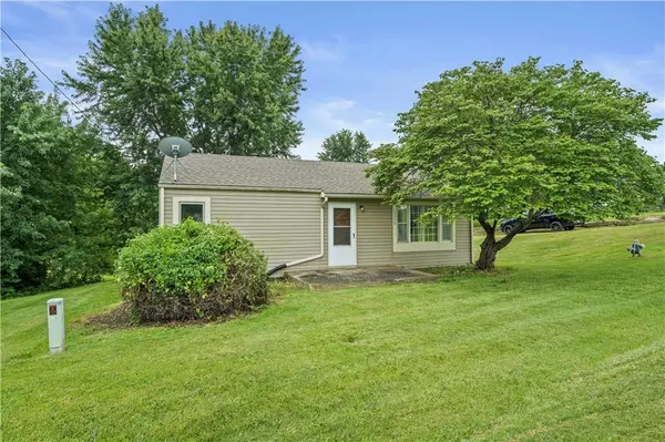 15759 Loring RD, Bonner Springs, KS 66012