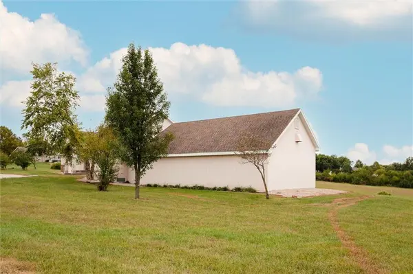 2440 Meadow Lake DR, Ottawa, KS 66067