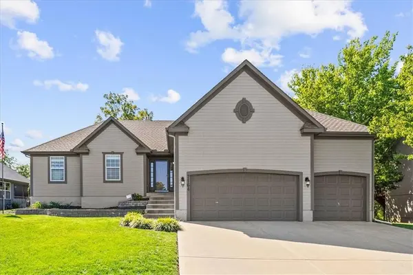 7164 Woodstock ST, Shawnee, KS 66218