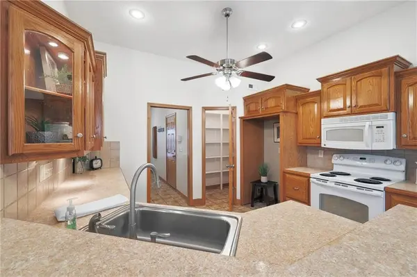 2126 NE Sparta DR Blue Springs, MO 64029