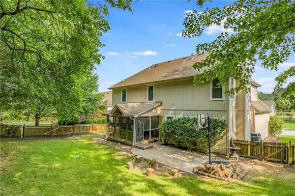 1225 SW Persels RD, Lee's Summit, MO 64081