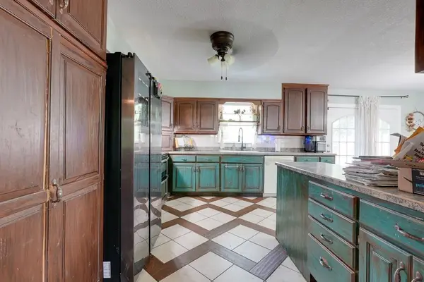 207 SW 19th ST, Oak Grove, MO 64075