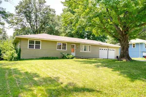 207 SW 19th ST, Oak Grove, MO 64075