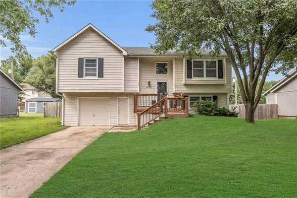 33342 W 87th TER, De Soto, KS 66018
