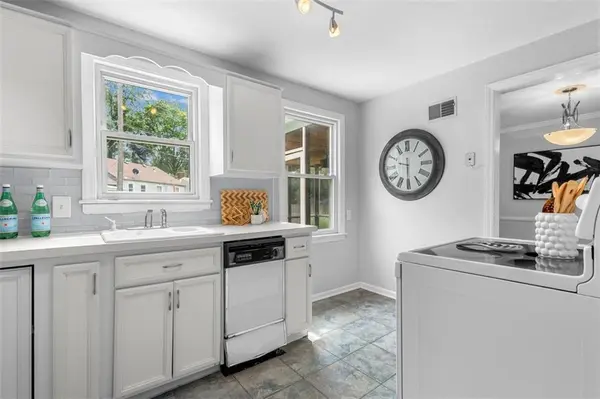 1315 Meadow Lake TER, Kansas City, MO 64114