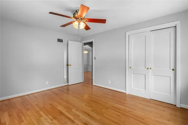 1315 Meadow Lake TER Kansas City, MO 64114