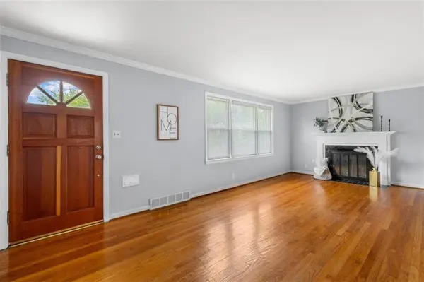 1315 Meadow Lake TER, Kansas City, MO 64114