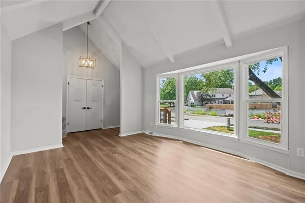 10021 Knox DR, Overland Park, KS 66212