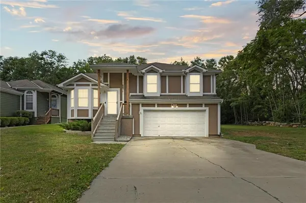 8302 Prospect AVE, Kansas City, MO 64132