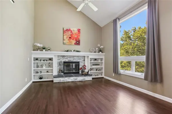 6522 NW Sioux DR, Parkville, MO 64152