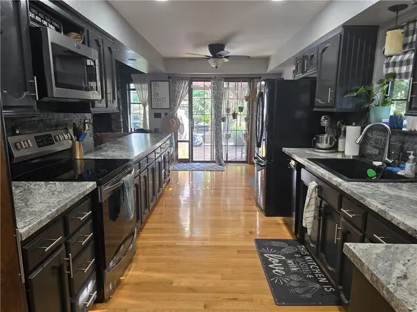 305 SW 13th ST, Oak Grove, MO 64075