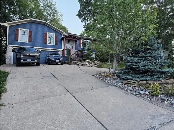 305 SW 13th ST,  Oak Grove,  MO 64075