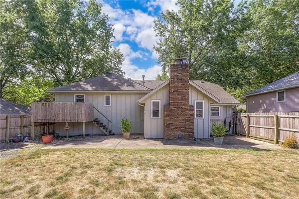 1205 SW Mic O Say DR, Blue Springs, MO 64015