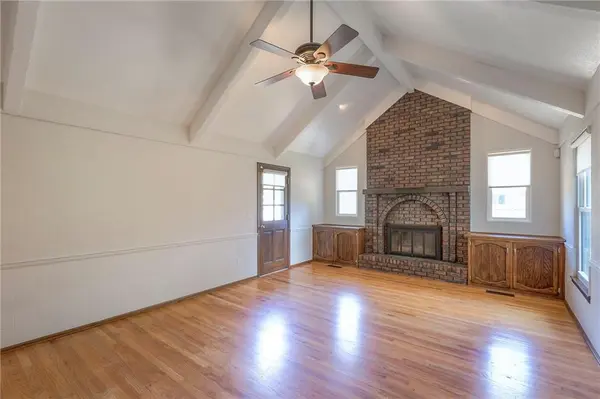 1205 SW Mic O Say DR, Blue Springs, MO 64015