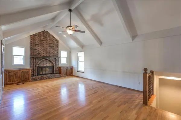 1205 SW Mic O Say DR, Blue Springs, MO 64015