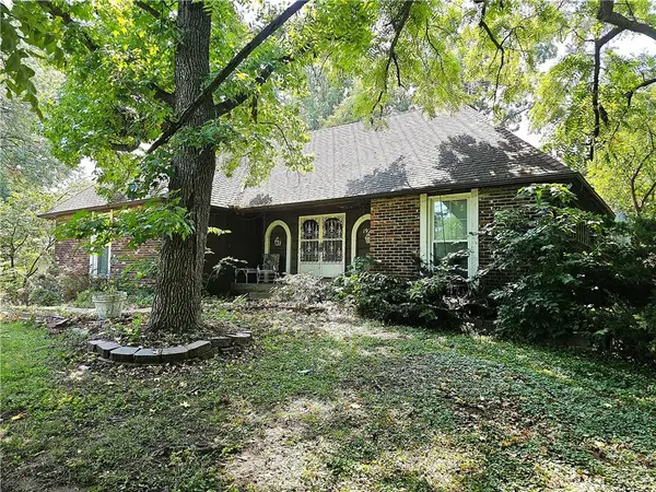 19280 S HEDGE LN, Spring Hill, KS 66083
