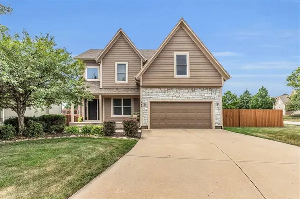 883 S Clearwater Creek DR, Olathe, KS 66061