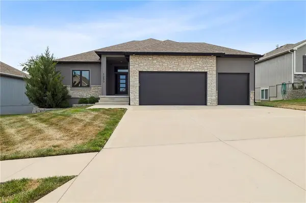 1293 NW Lindenwood DR, Grain Valley, MO 64029