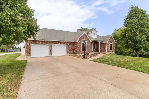 609 W Mason ST, Odessa, MO 64076