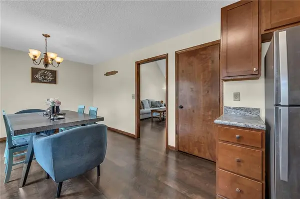 10215 W 86th TER, Overland Park, KS 66212