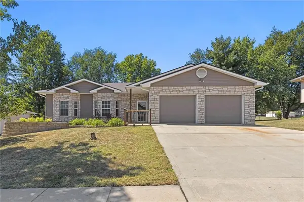 1610 Sunset DR, Kearney, MO 64060