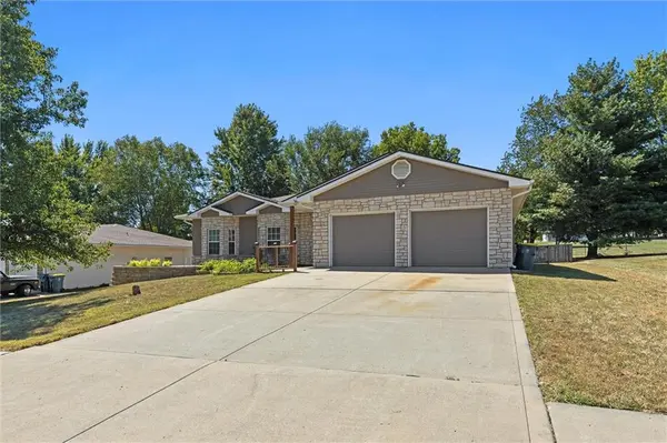 1610 Sunset DR, Kearney, MO 64060