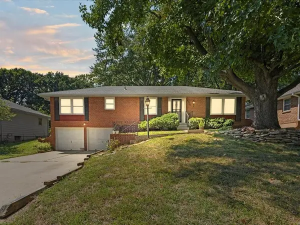 2310 N McBride AVE, Sugar Creek, MO 64050