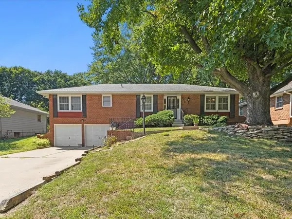 2310 N McBride AVE, Sugar Creek, MO 64050