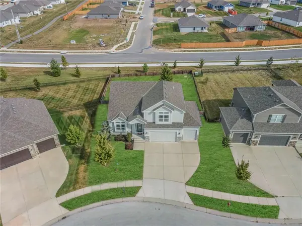 505 SE Linden DR, Blue Springs, MO 64014
