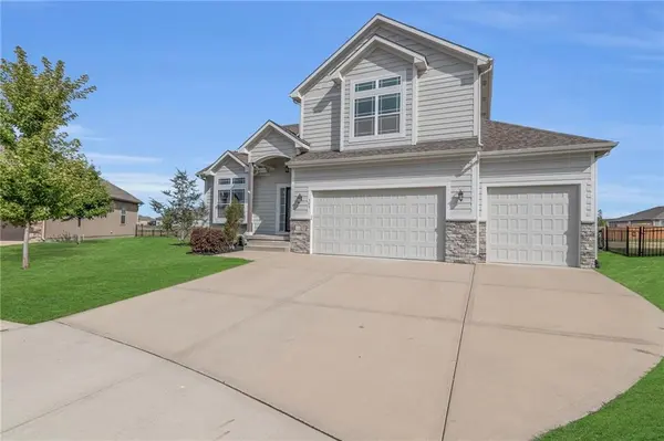 505 SE Linden DR, Blue Springs, MO 64014